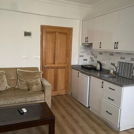 Ξενοδοχείο Tugay 2*